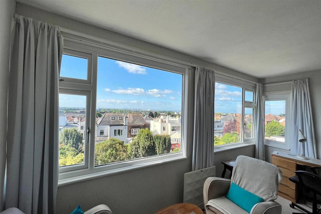 Courtmount Grove, Portsmouth, Hampshire 4 bed semidetached house £