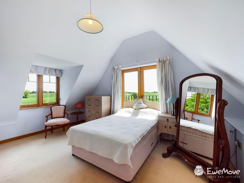 Bedroom 1 (Double)