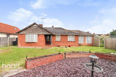 3 bedroom detached bungalow for sale, Mannington Park, SWINDON