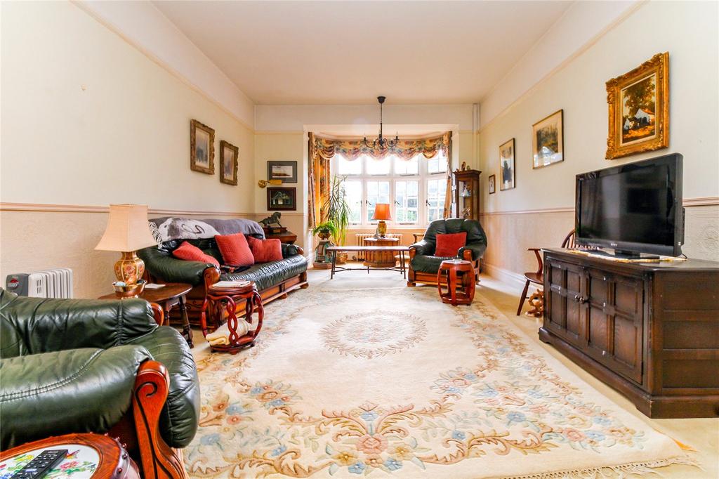 Bransgore House, 140 Burley Road, Bransgore, Christchurch, BH23 2 bed