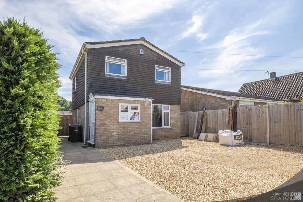 Ashleigh Gardens, Wymondham 3 bed detached house £280,000