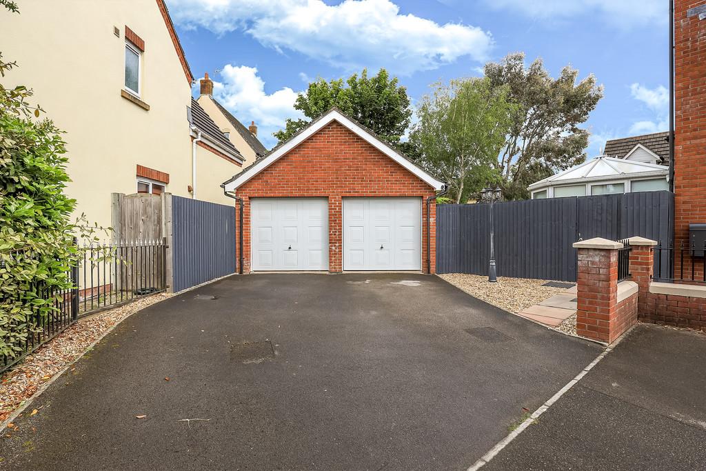 11 Heol Y Dolau, Pencoed, Bridgend, Bridgend County Borough, CF35 5LQ 5 bed detached house for
