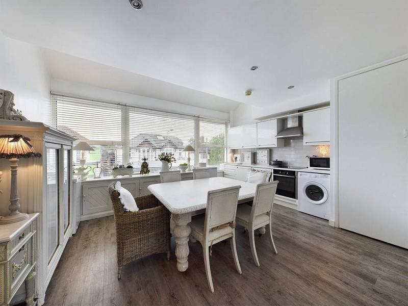 Kitchen/Dining Area
