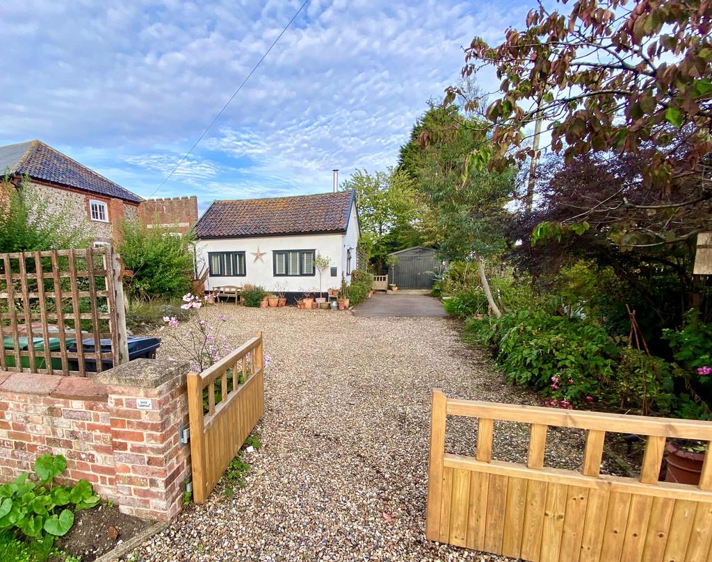 The Street, North Lopham, Norfolk 2 bed detached bungalow £270,000