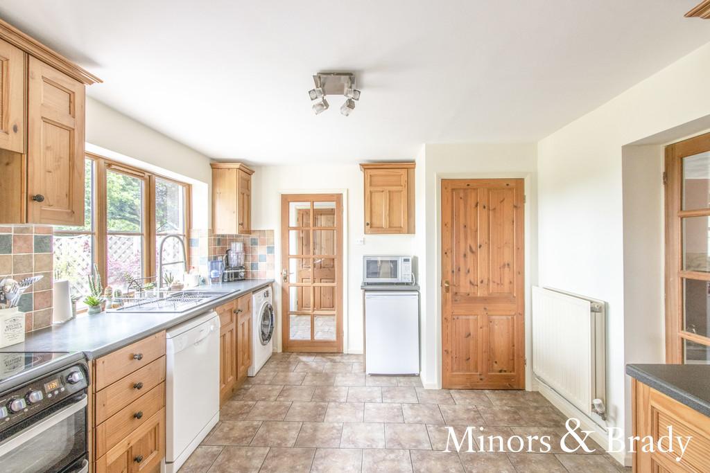 West Carr Road, Attleborough 3 bed cottage £425,000