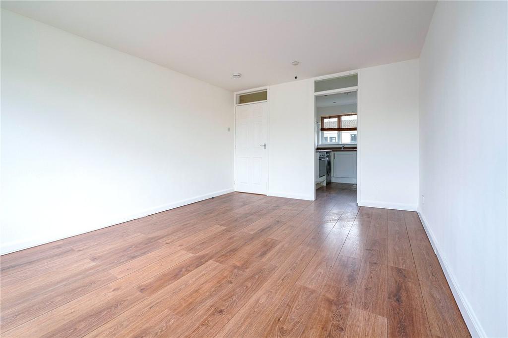 23 Glen Prosen, East Kilbride, Glasgow, G74 1 bed flat £450 pcm (£104 pw)