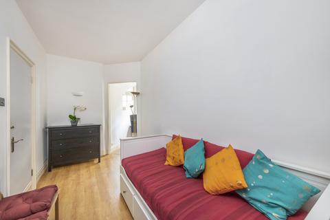 2 bedroom flat to rent, Princess Court, Queensway, London