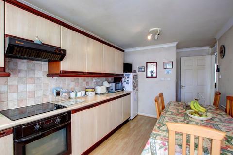94 Eldorado Close, Studley, B80 7LB