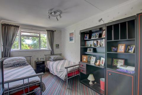 94 Eldorado Close, Studley, B80 7LB