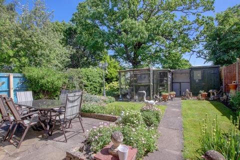 94 Eldorado Close, Studley, B80 7LB