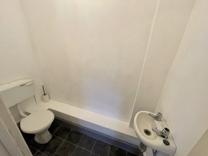 Cloakroom / WC