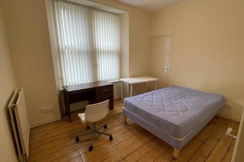 4 bedroom flat to rent - 1C Raglan Street, ,