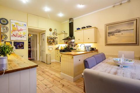 2 bedroom flat for sale, Rye Road, Hawkhurst, Kent, TN18 5DA