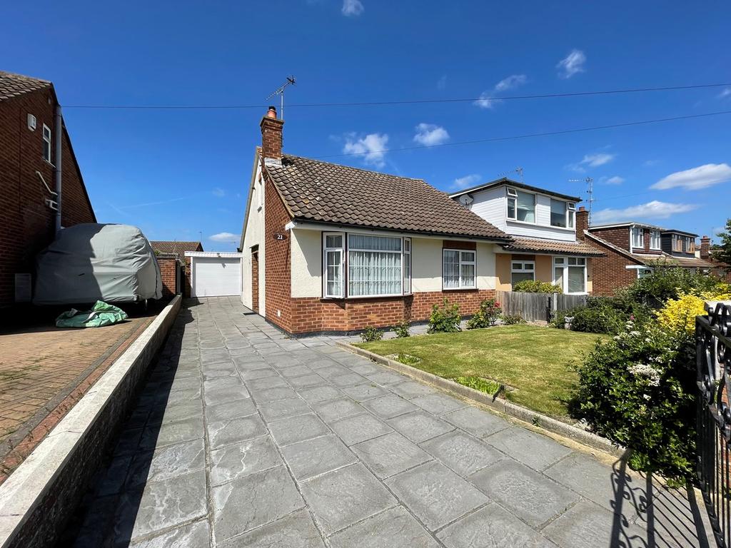Langdon Way, Corringham, StanfordleHope, SS17 2 bed semidetached bungalow £360,000