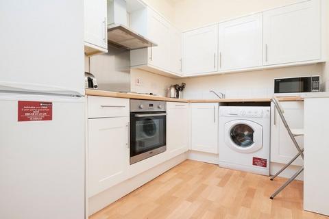 4 bedroom flat to rent, South Oxford Street, Edinburgh EH8