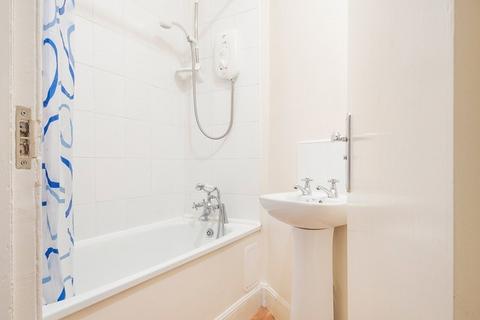 4 bedroom flat to rent, South Oxford Street, Edinburgh EH8