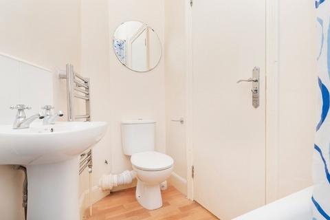 4 bedroom flat to rent, South Oxford Street, Edinburgh EH8
