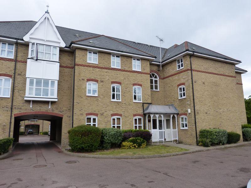 Gordon Road, Enfield 2 bed flat £1,400 pcm (£323 pw)