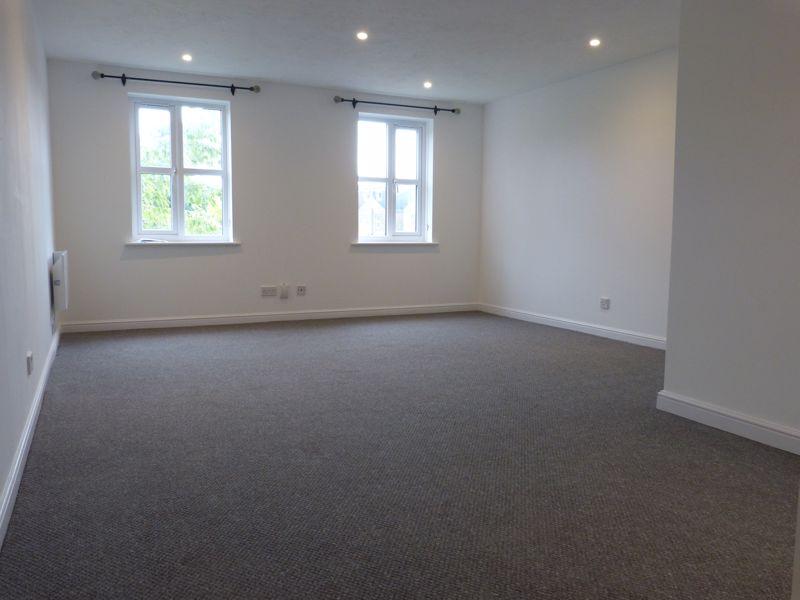 Gordon Road, Enfield 2 bed flat £1,400 pcm (£323 pw)
