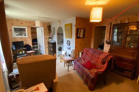 3 bedroom semi-detached house for sale - Darwin Close, Taunton, TA2