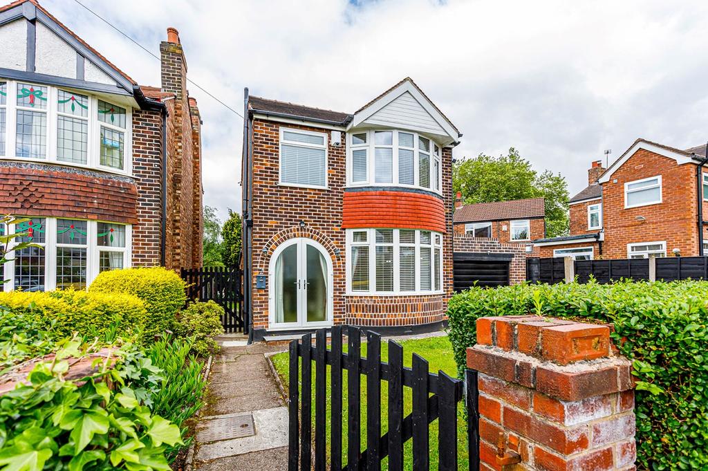 Keswick Avenue, Flixton, Manchester, M41 2 bed detached house £1,000
