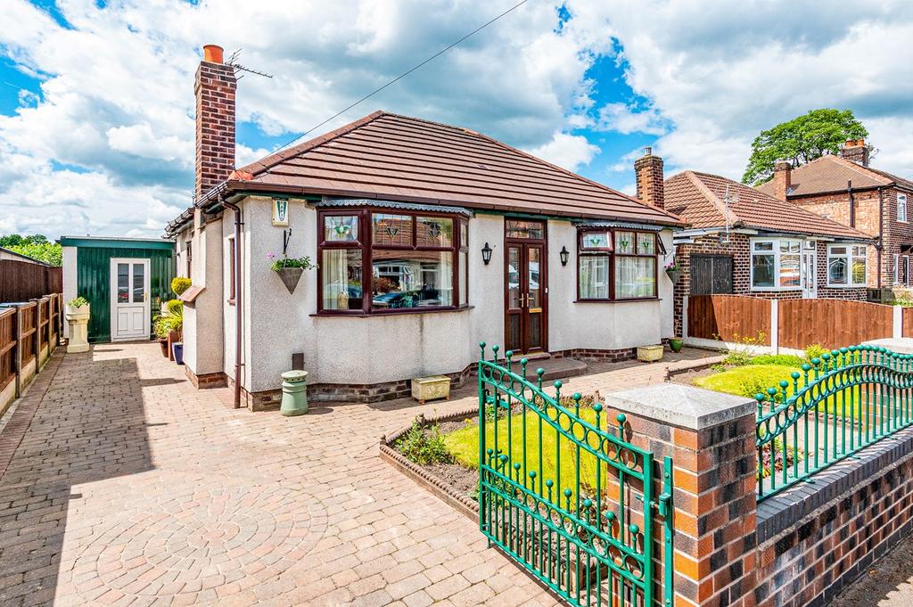 Road, Flixton, Manchester, M41 2 bed detached bungalow £425,000