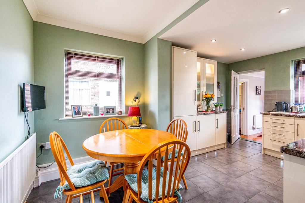 Road, Flixton, Manchester, M41 2 bed detached bungalow £425,000