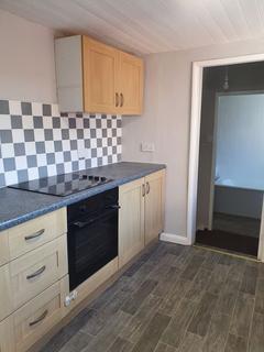 2 bedroom apartment to rent, Salem Street, Jarrow NE32