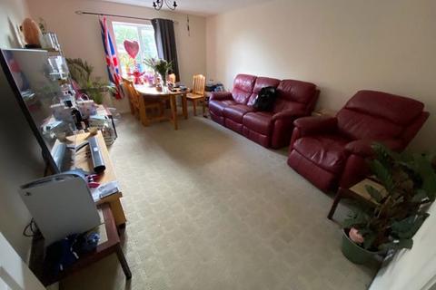 3 bedroom flat to rent, Snowberry Close, Bristol