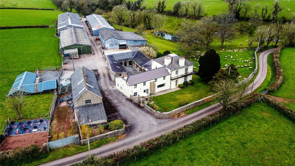 Lamphey, Nr Pembroke, Pembrokeshire, SA71 4 bed detached house for sale