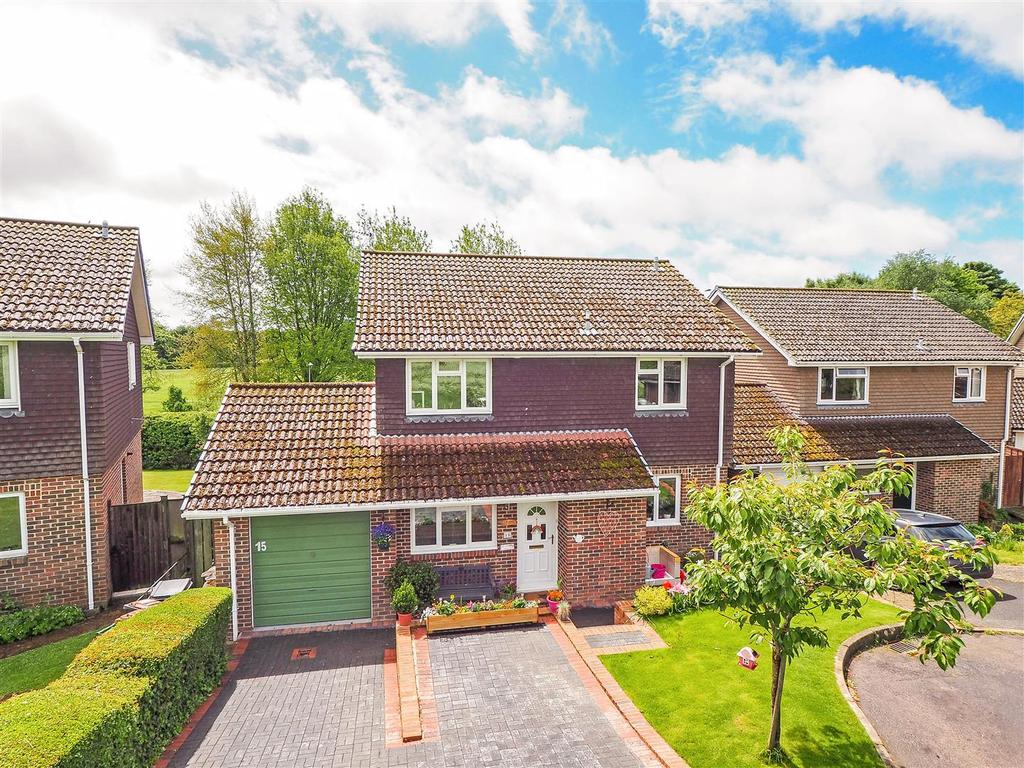 Richborough Drive, Charlton, Andover 4 bed detached house £530,000