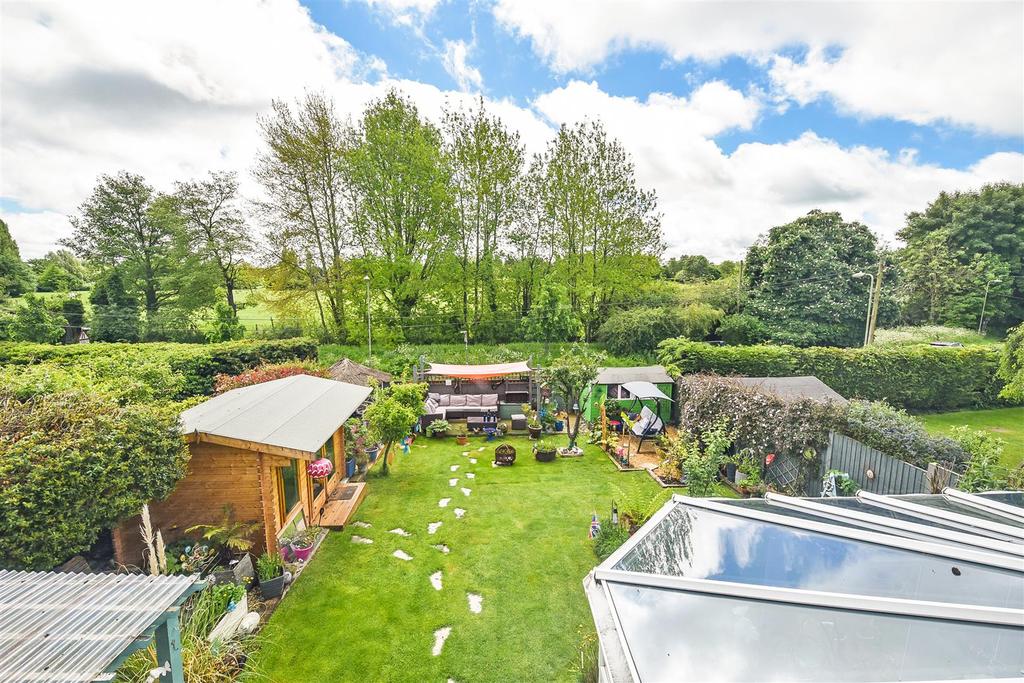 Richborough Drive, Charlton, Andover 4 bed detached house £530,000