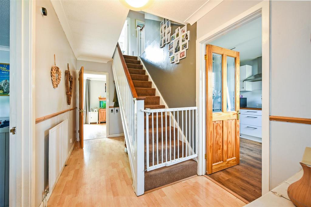 Richborough Drive, Charlton, Andover 4 bed detached house £530,000