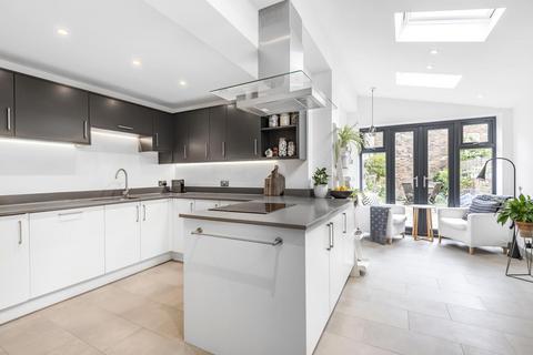 29 Artillery Road, Guildford, GU1 4NW