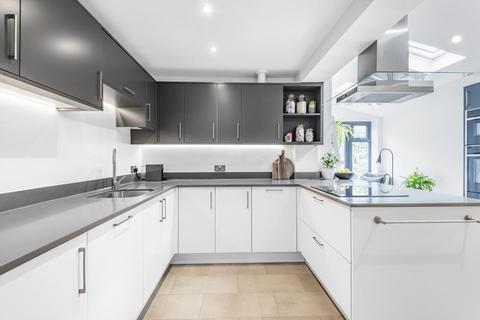 29 Artillery Road, Guildford, GU1 4NW