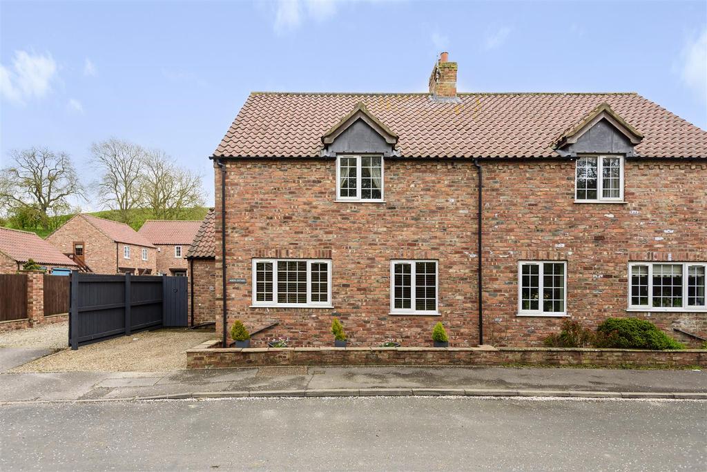 Back Street, Langtoft, Driffield 3 bed semidetached house £225,000
