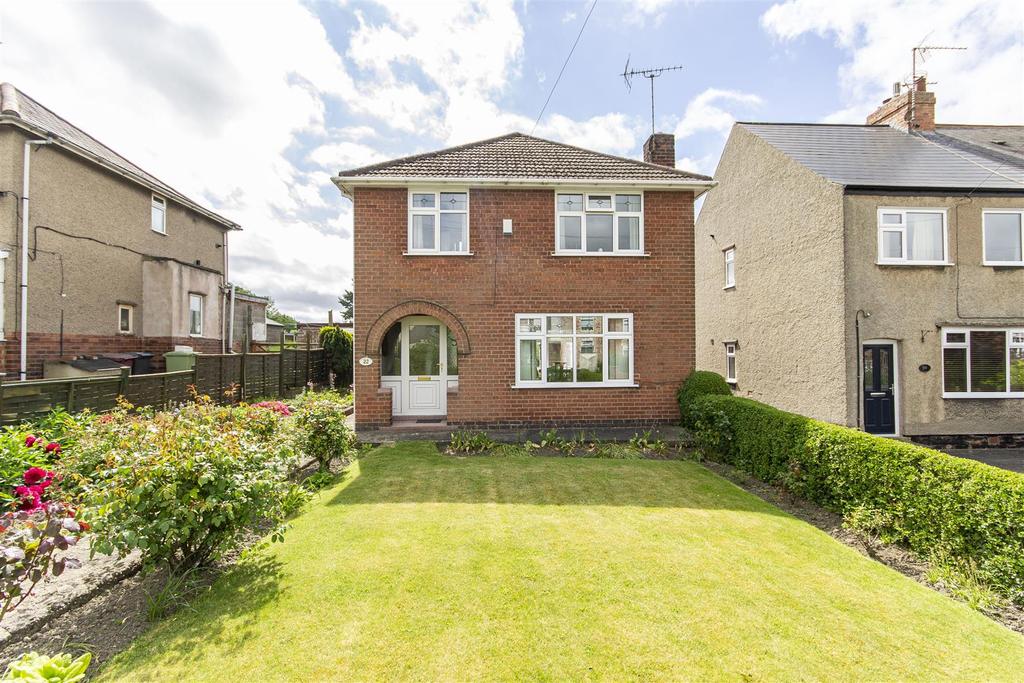 Park House Road, Lower Pilsley, Chesterfield 3 bed detached house for