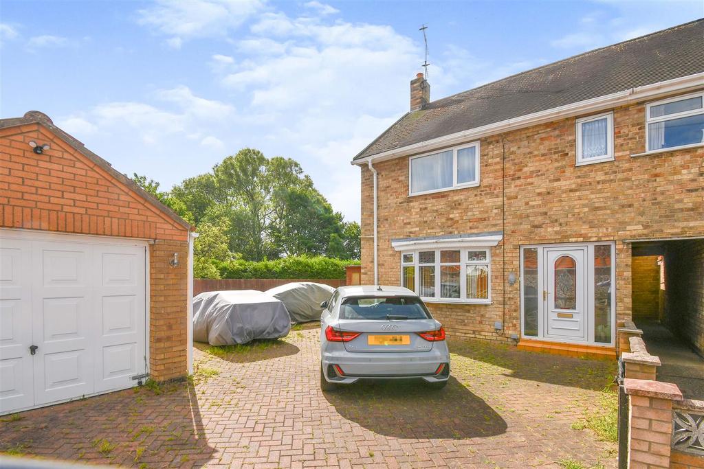 Julian Close, Hull 2 bed end of terrace house £165,000