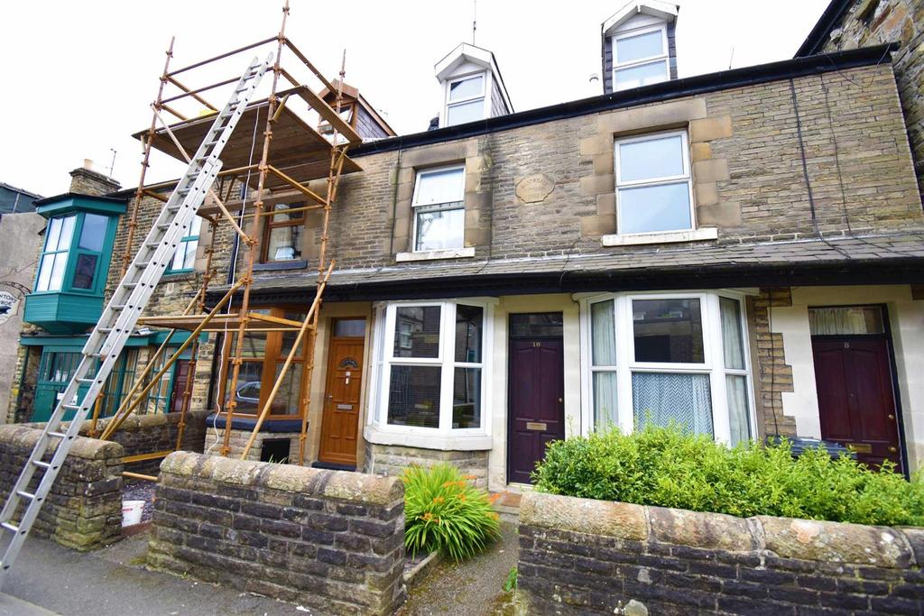 South Street, Buxton 2 bed terraced house £650 pcm (£150 pw)