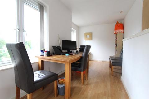 2 bedroom apartment to rent, Jackson Crescent, Manchester, M15