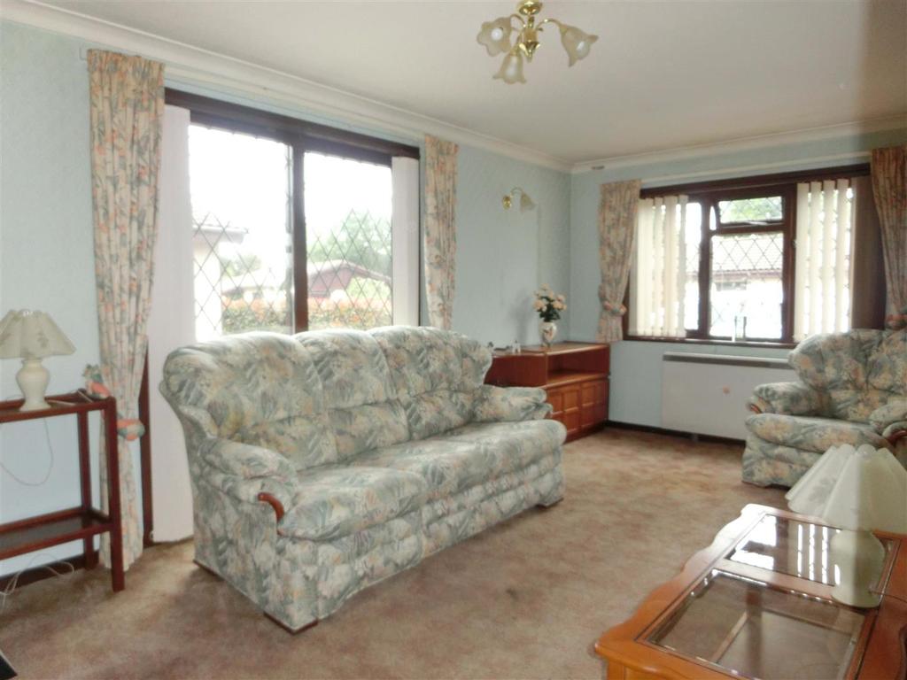 Avon Drive, St Mary's Park, Wythall 2 bed park home £125,000