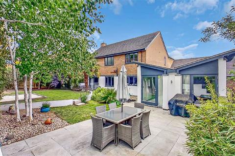 4 Bartholomew Close, Walton Park, Milton Keynes, MK7 7HH