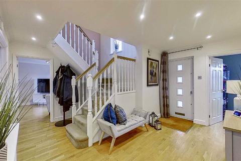 4 Bartholomew Close, Walton Park, Milton Keynes, MK7 7HH