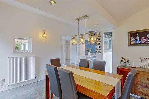 4 Bartholomew Close, Walton Park, Milton Keynes, MK7 7HH
