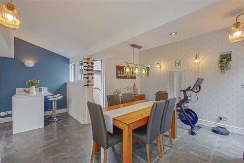 4 Bartholomew Close, Walton Park, Milton Keynes, MK7 7HH