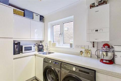 4 Bartholomew Close, Walton Park, Milton Keynes, MK7 7HH