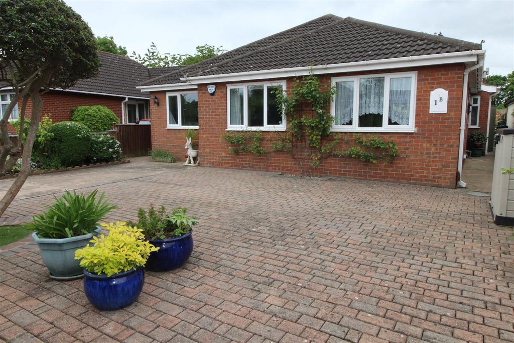 Lansdowne Avenue, Grimsby, N.E. Lincs, DN32 0DF 3 bed detached bungalow £295,000