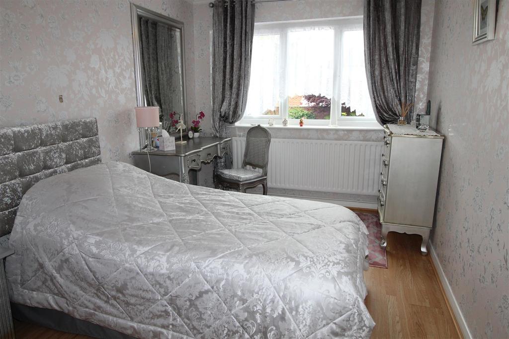 Lansdowne Avenue, Grimsby, N.E. Lincs, DN32 0DF 3 bed detached bungalow £295,000