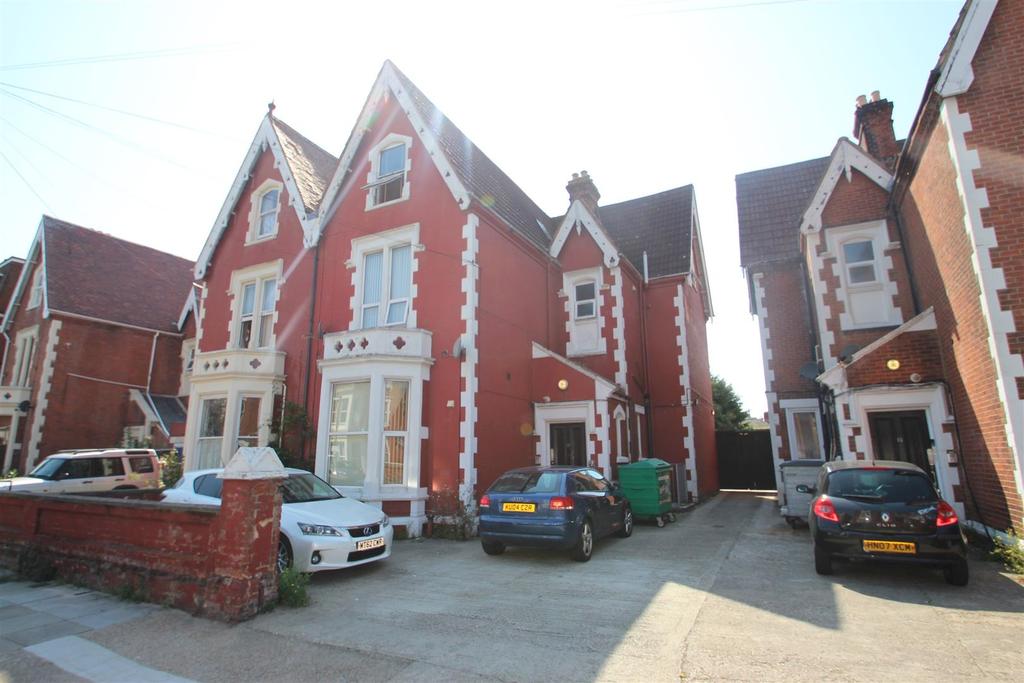 BF 15 St Andrews Road 1 bed £800 pcm (£185 pw)