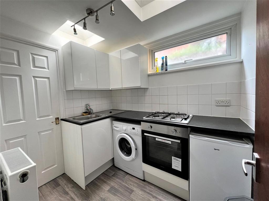 Kitchen 2.jpg